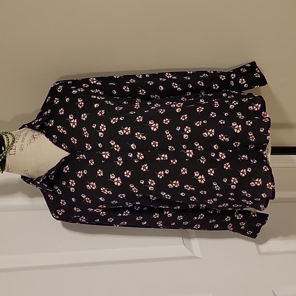 Loft women's floral black button down shirt Size Medium Petite
